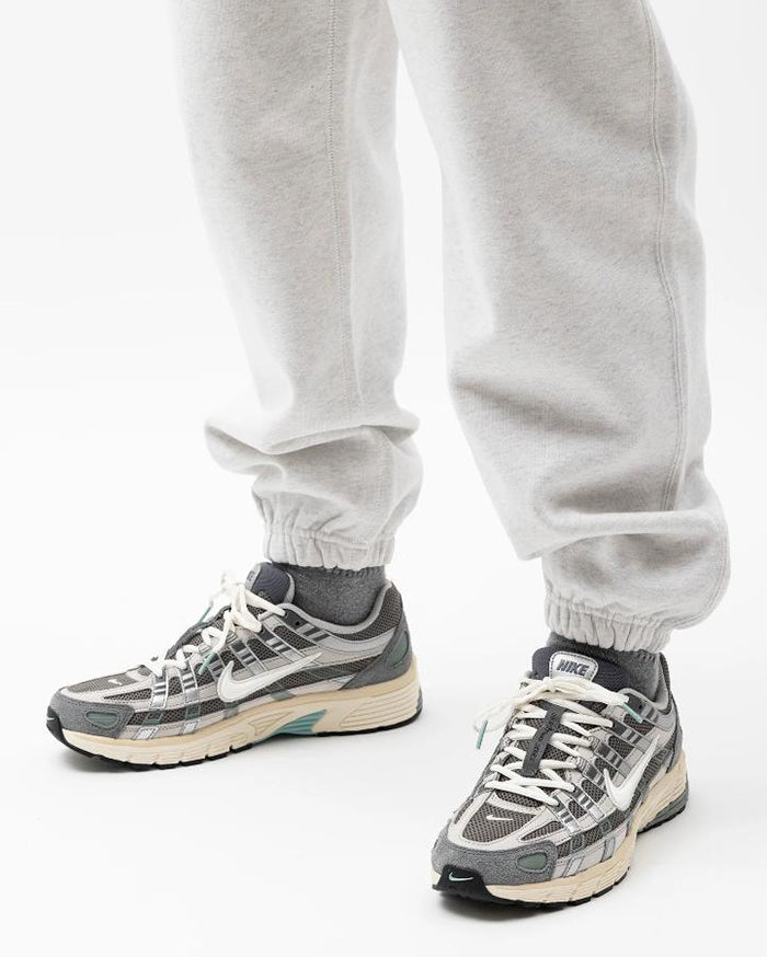 NIKE P-6000 FN7509-029 復古運動鞋-礦石灰