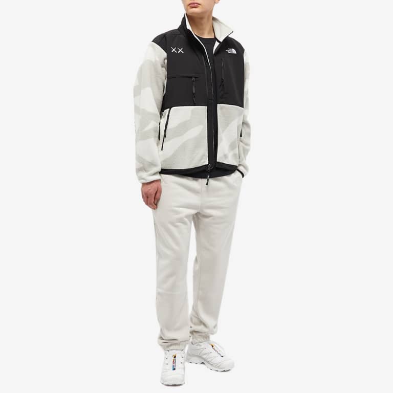 The North Face x Kaws 聯名羊羔絨立領外套