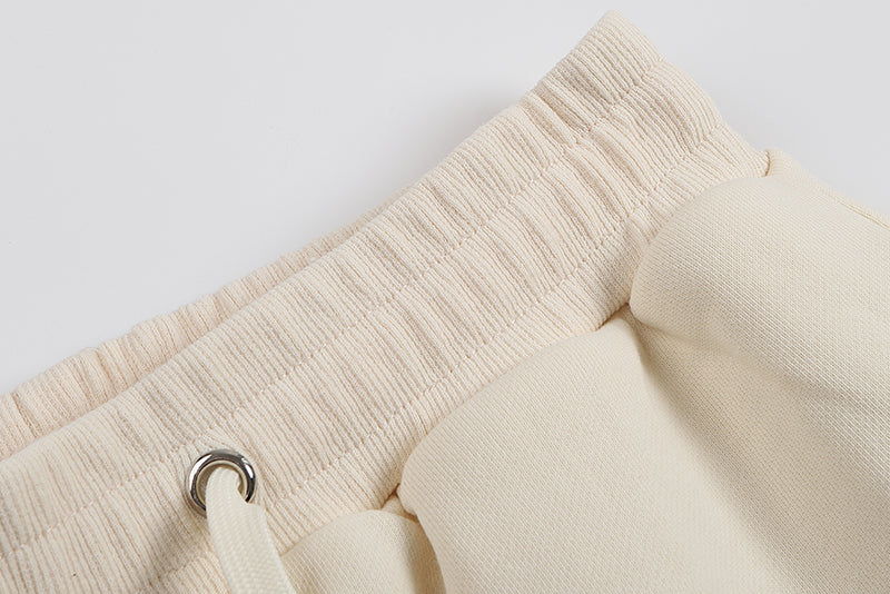 AMI PARIS 刺繡大愛心短褲