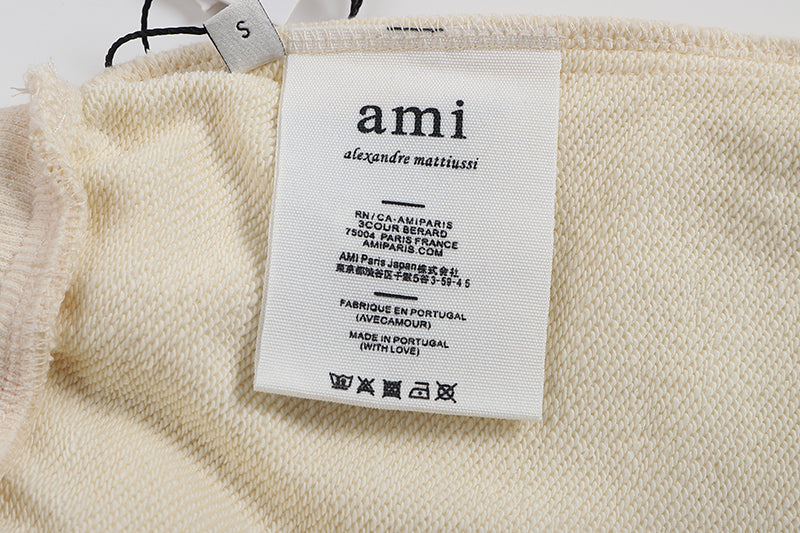 AMI PARIS 刺繡大愛心短褲