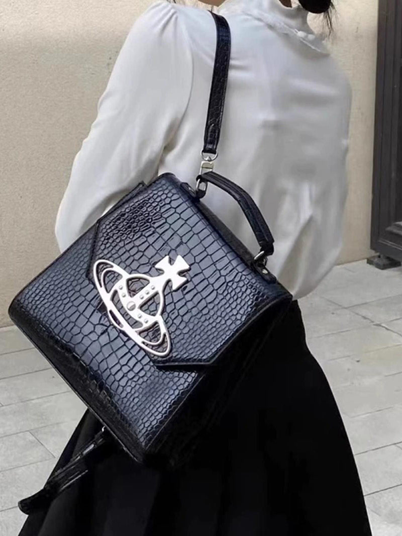 Vivienne Westwood 鱷魚壓紋雙肩包