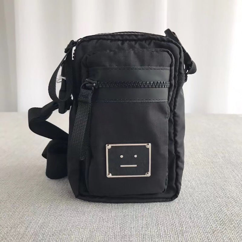 Acne Studios 輕量斜跨包 - VANASH