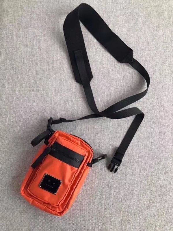 Acne Studios 輕量斜跨包 - VANASH