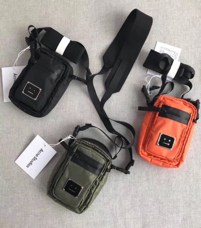 Acne Studios 輕量斜跨包 - VANASH