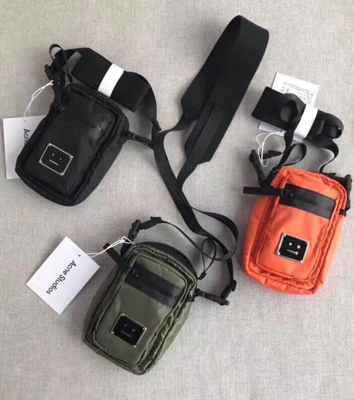 Acne Studios 輕量斜跨包 - VANASH
