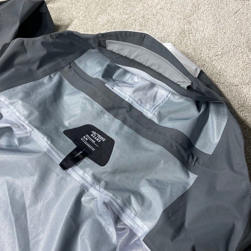BEAMSx ARC'TERYX 始祖鳥聯名款 撞色連帽硬殼衝鋒衣 - VANASH
