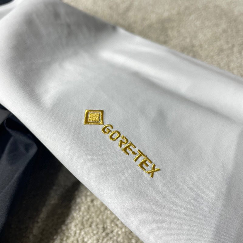 BEAMSx ARC'TERYX 始祖鳥聯名款 撞色連帽硬殼衝鋒衣 - VANASH