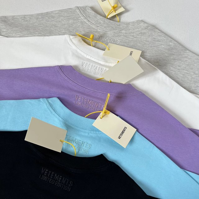 VETEMENTS 反穿設計純色短袖T恤