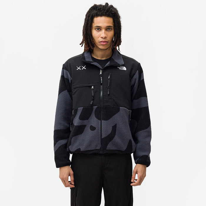 The North Face x Kaws 聯名羊羔絨立領外套