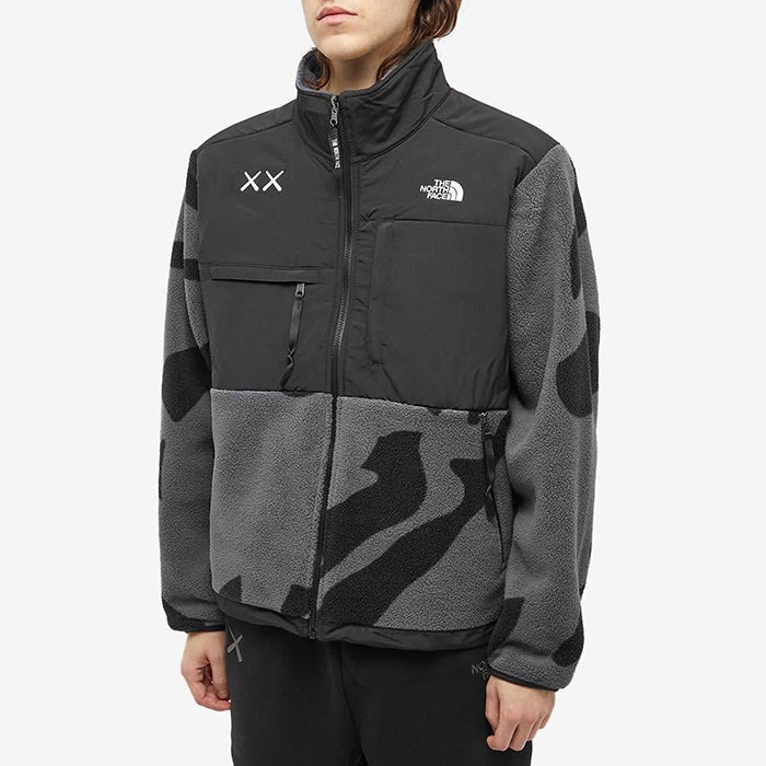 The North Face x Kaws 聯名羊羔絨立領外套