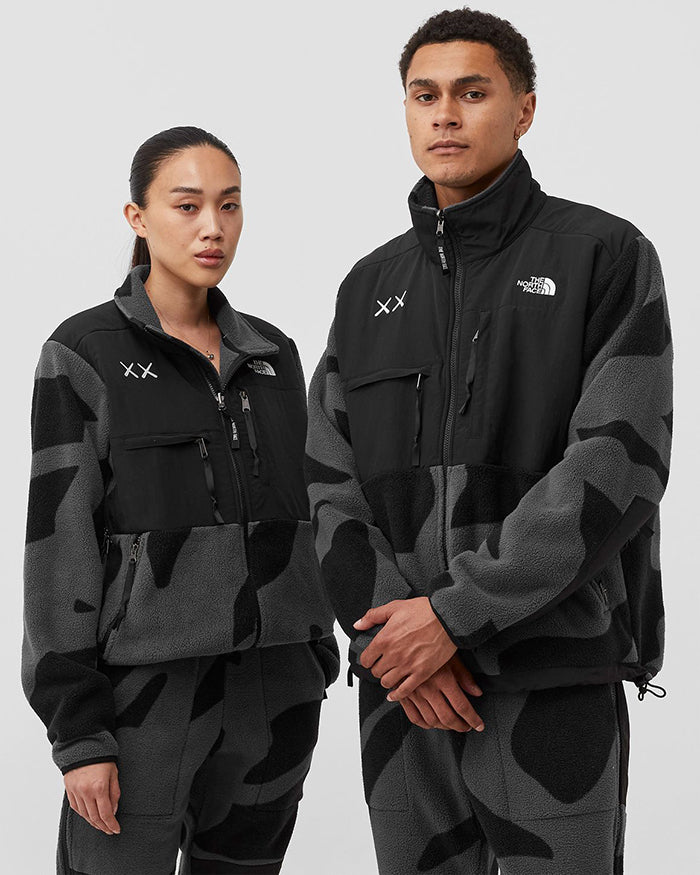 The North Face x Kaws 聯名羊羔絨立領外套