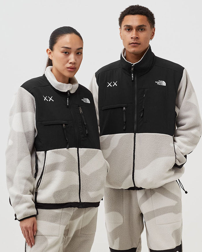 The North Face x Kaws 聯名羊羔絨立領外套