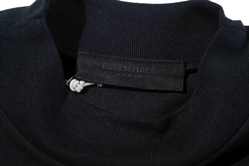 FEAR OF GOD Essentials 2023 黑色系列 黑色微高領字母短袖上衣 - VANASH