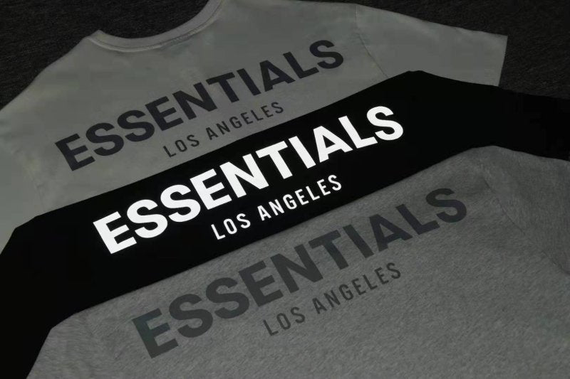 FEAR OF GOD ESSENTIALS 洛杉磯限定反光LOGO短袖T恤 - VANASH