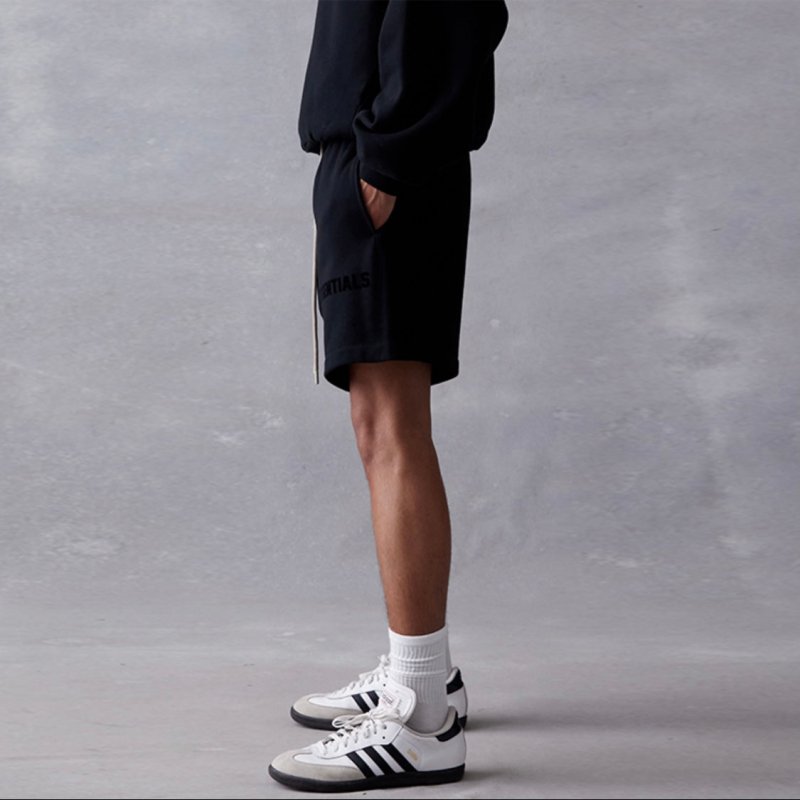 FEAR OF GOD ESSENTIALS SWEAT SHORT 植絨LOGO抽繩短褲 - VANASH