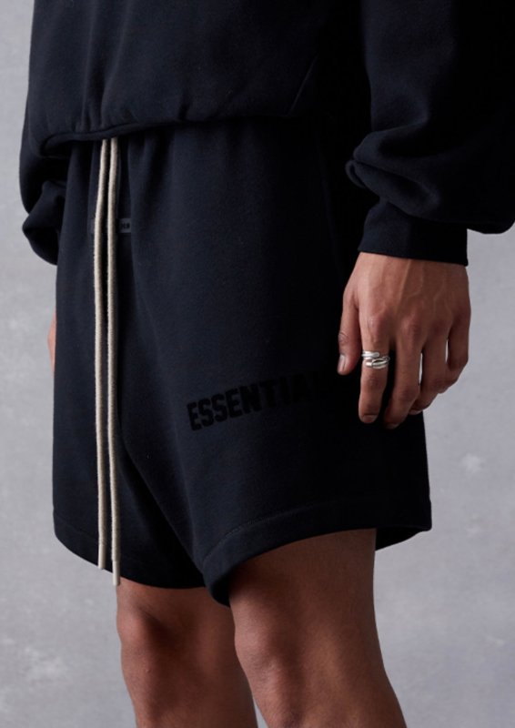 FEAR OF GOD ESSENTIALS SWEAT SHORT 植絨LOGO抽繩短褲 - VANASH