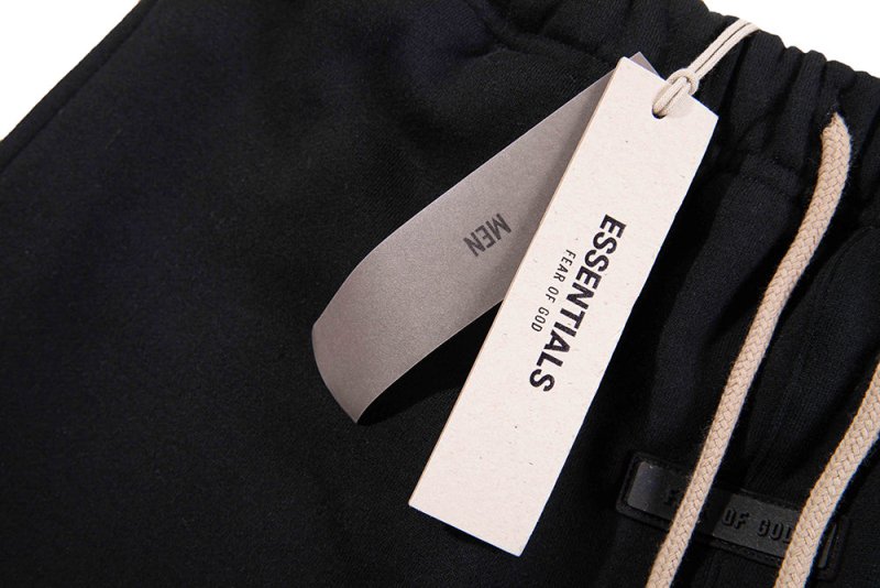 FEAR OF GOD ESSENTIALS SWEAT SHORT 植絨LOGO抽繩短褲 - VANASH