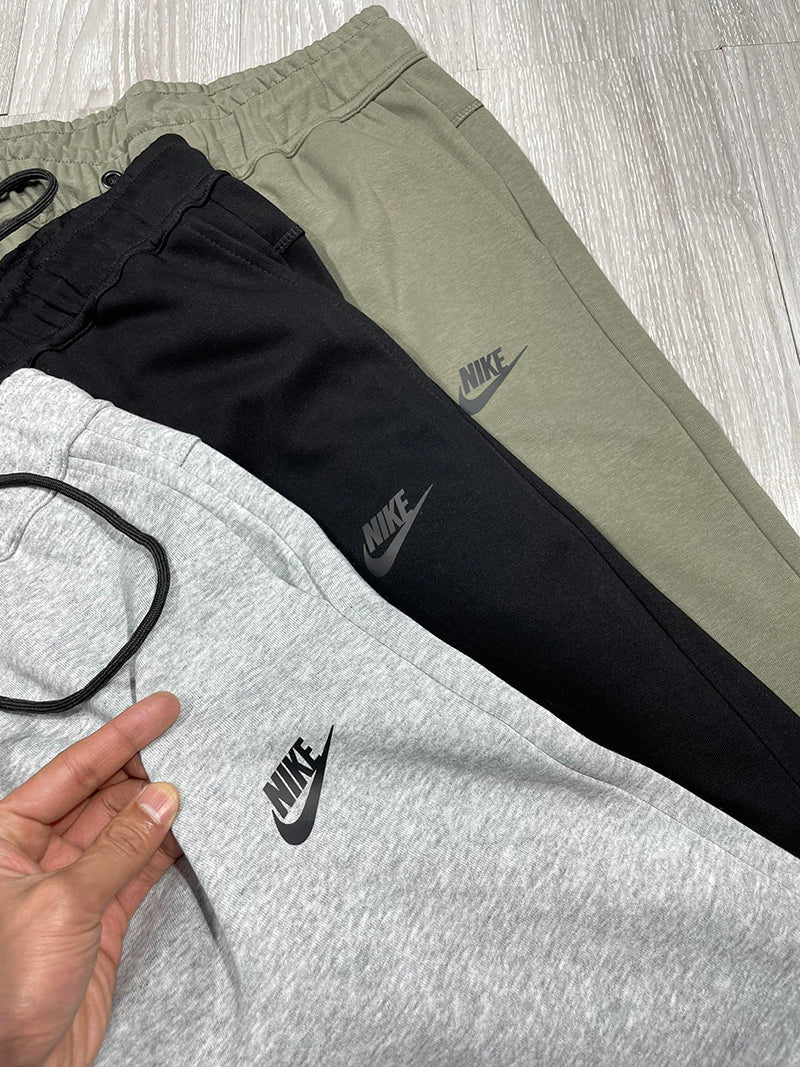 NIKE 棉質純色拉鍊短褲