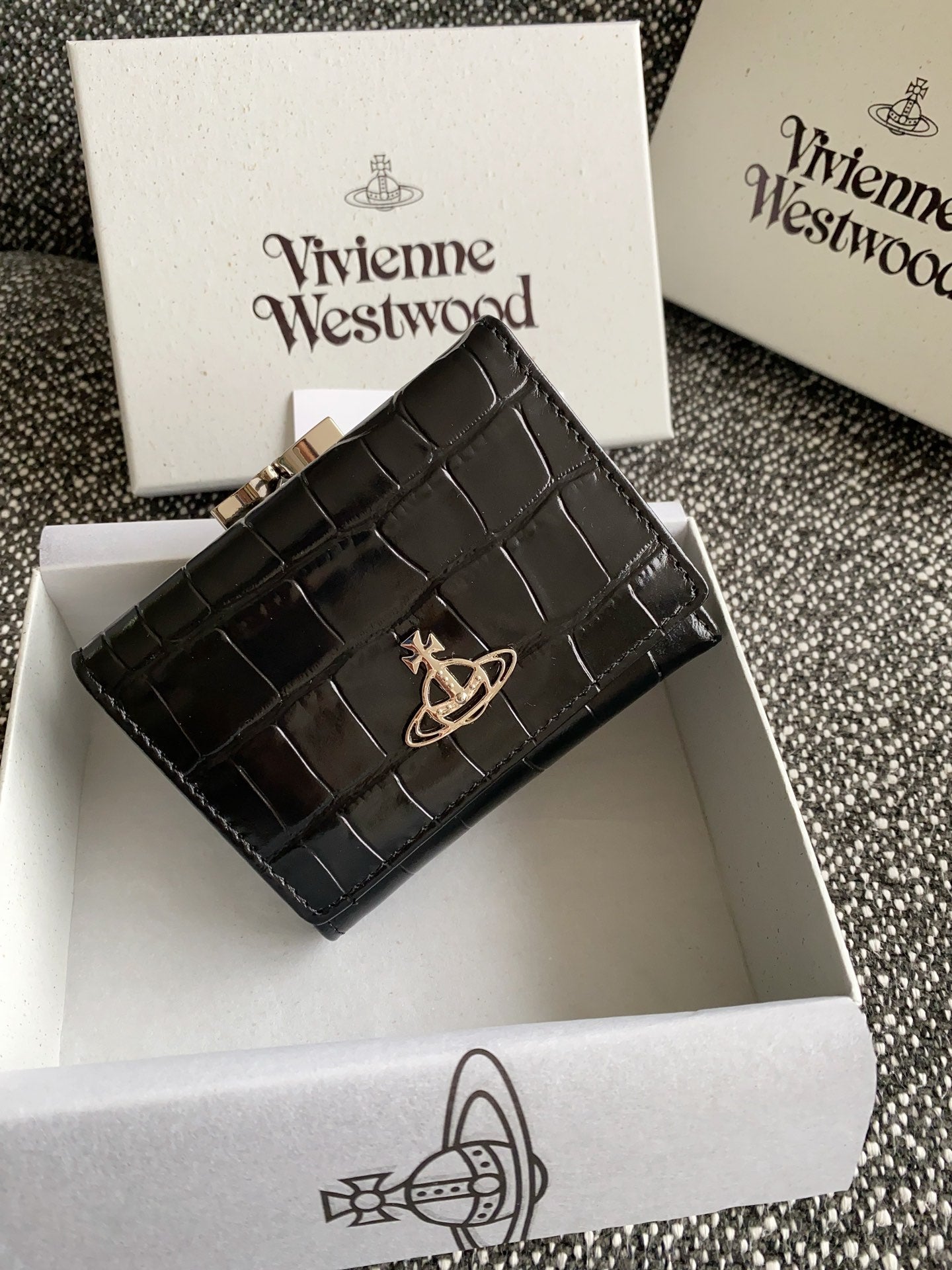 Vivienne Westwood 鱷魚壓紋三摺短夾錢包