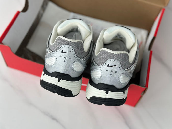 NIKE P-6000 CN0149-001 復古運動鞋-金屬銀