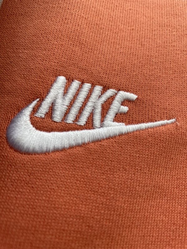 NIKE SPORTSWEAR CLUB 經典刺繡圓領衛衣 - VANASH