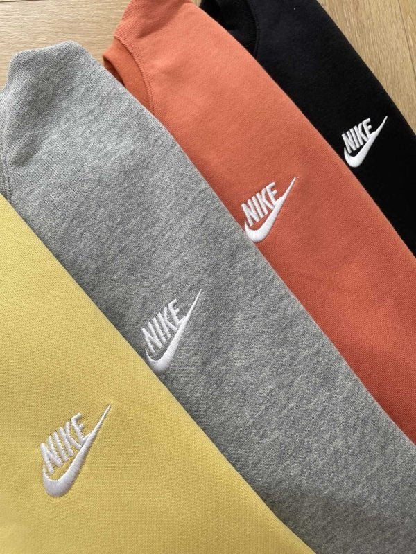 NIKE SPORTSWEAR CLUB 經典刺繡圓領衛衣 - VANASH