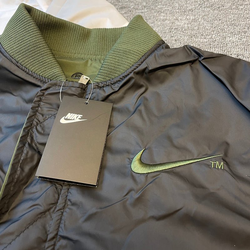 NIKE SWOOSH NSW 刺繡斷勾雙面穿飛行外套 - VANASH