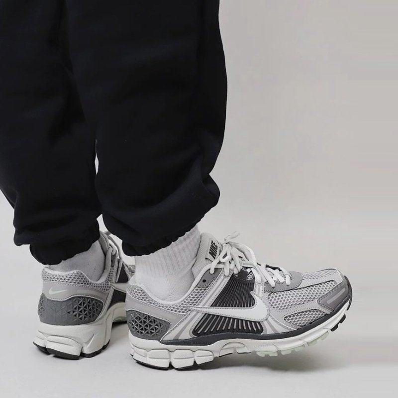 Nike W Zoom Vomero 5 Cobblestone 黑灰色 FB8825-001 - VANASH