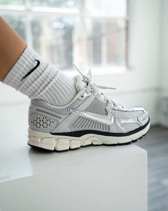 Nike Zoom Vomero 5 Photon Dust Metallic Silver 白銀 慢跑鞋 FD0884-025 - VANASH