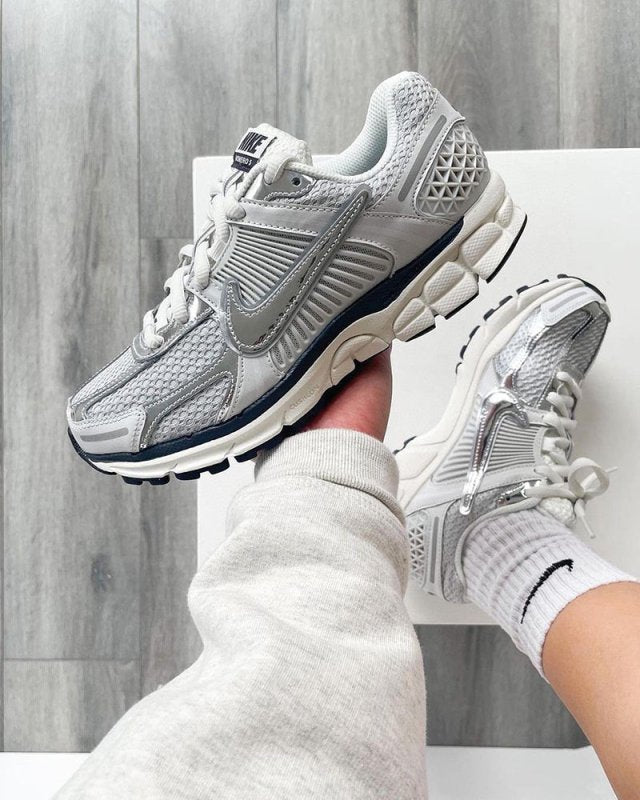 Nike Zoom Vomero 5 Photon Dust Metallic Silver 白銀 慢跑鞋 FD0884-025 - VANASH