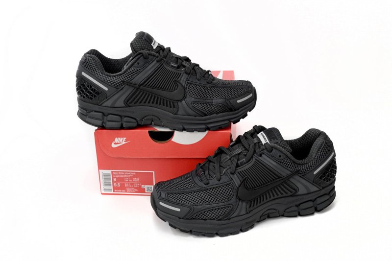 NIKE ZOOM VOMERO 5 SP 復古慢跑鞋-黑色款 - VANASH