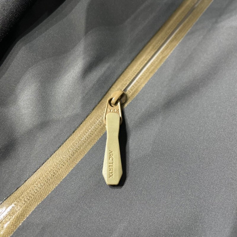 BEAMSx ARC'TERYX 始祖鳥聯名款 撞色連帽硬殼衝鋒衣 - VANASH