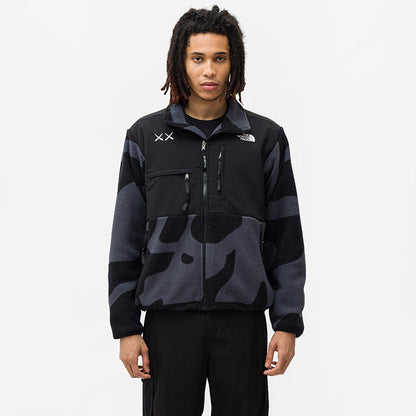 The North Face x Kaws 聯名羊羔絨立領外套