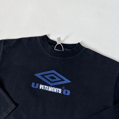 UMBRO x VETEMENTS LONGSLEEVE TEE 印花長袖T恤