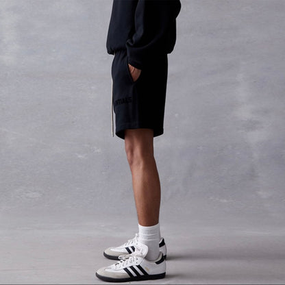 FEAR OF GOD ESSENTIALS SWEAT SHORT 植絨LOGO抽繩短褲 - VANASH