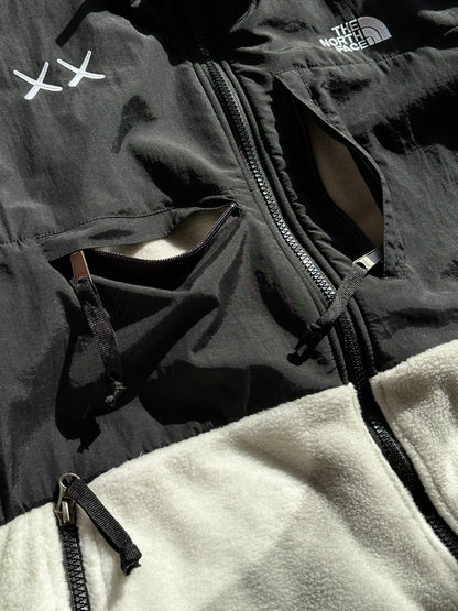 The North Face x Kaws 聯名羊羔絨立領外套