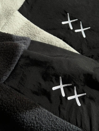 The North Face x Kaws 聯名羊羔絨立領外套