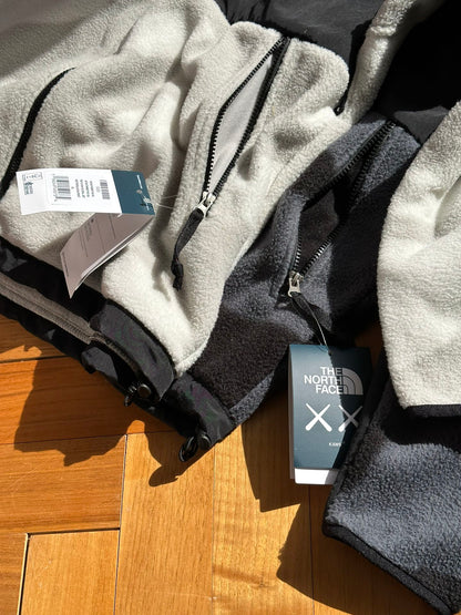 The North Face x Kaws 聯名羊羔絨立領外套