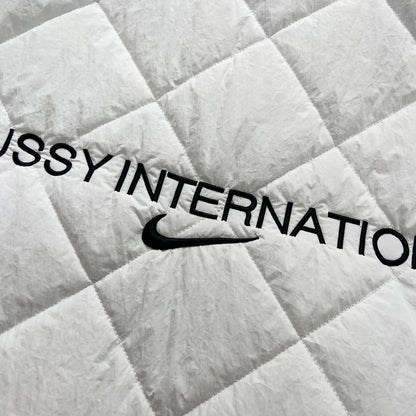 STUSSY x NIKE 聯名雙面穿衍縫鋪棉夾克