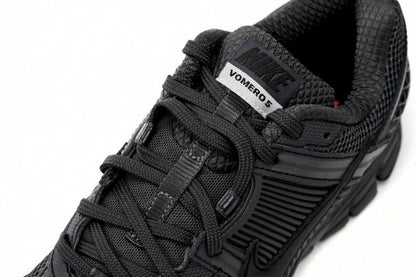 NIKE ZOOM VOMERO 5 SP 復古慢跑鞋-黑色款 - VANASH
