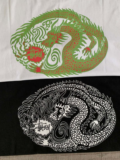 - 全新特價 - STUSSY 龍年限定祥龍圖騰短袖T恤(白色) - VANASH