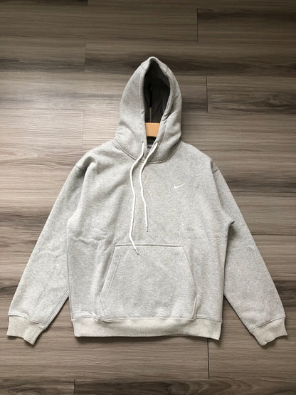 NIKE 刺繡l小標 刷毛連帽帽TEE